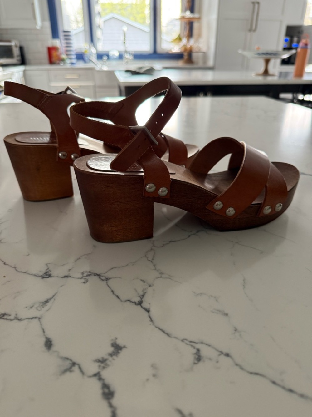 Minelli Brown Leather Platform Sandals with Stud Accents